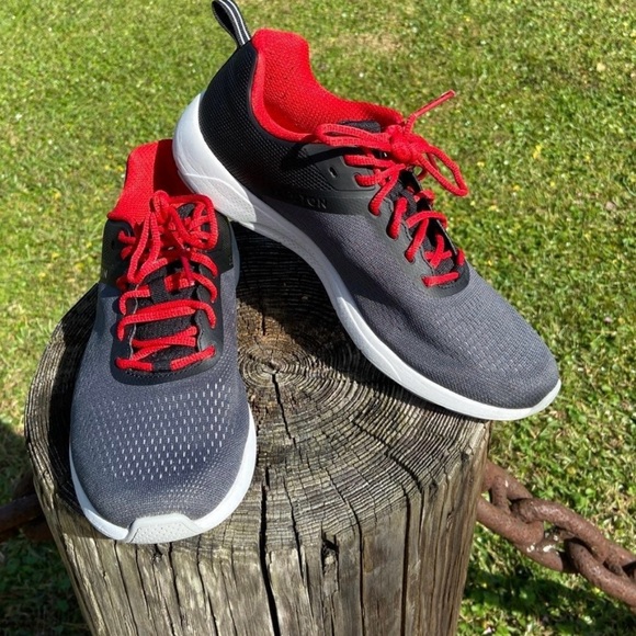 Peloton sneakers like new circuit runner ladies or unisex sneaker size 11 - Picture 1 of 8